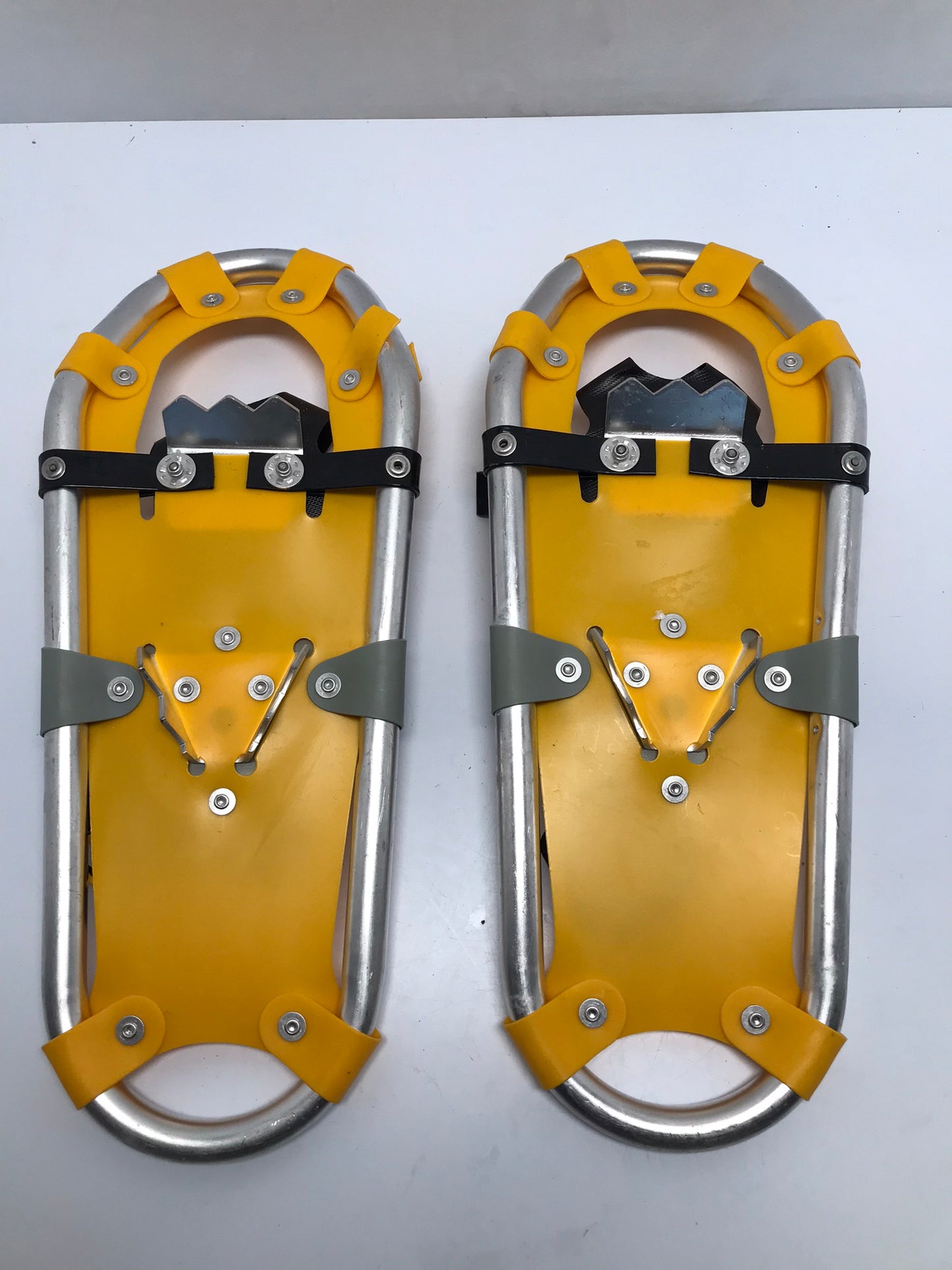 Snowshoes Child Size 18 inch Up To 95 Pounds Atlas Yellow Fantastic Quality