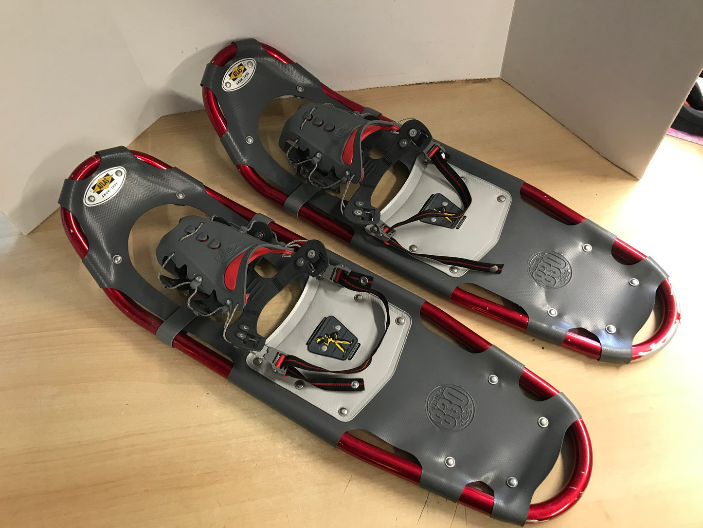 Snowshoes Men's Size 30 Large Shoe Size 11-13 Atlas Red Grey New Demo Model