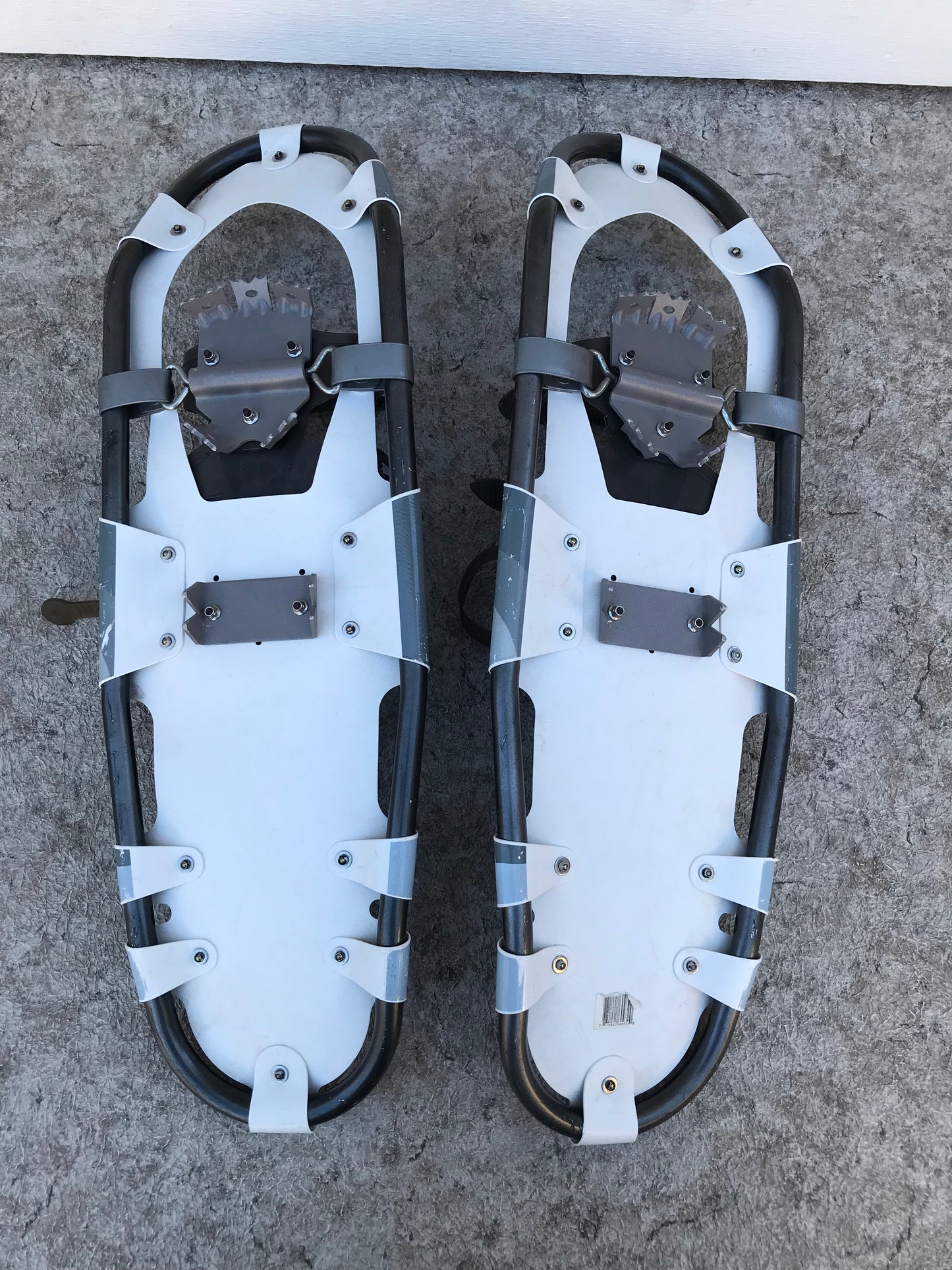 Snowshoes Men's Size 30 Large Shoe Size 11-13 Winter Trail Grey Blue 1 Strap Clip Broke Using Snap Tie