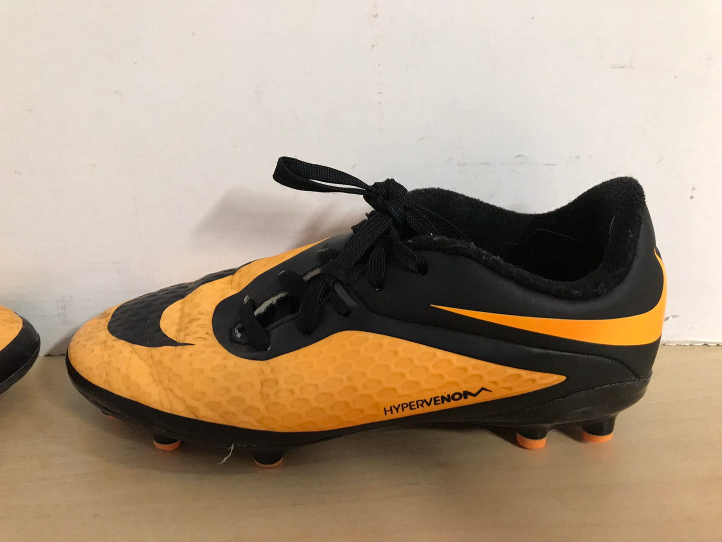 Soccer Shoes Cleats Child Size 1.5 Nike Hypervenom Tangerine and Black
