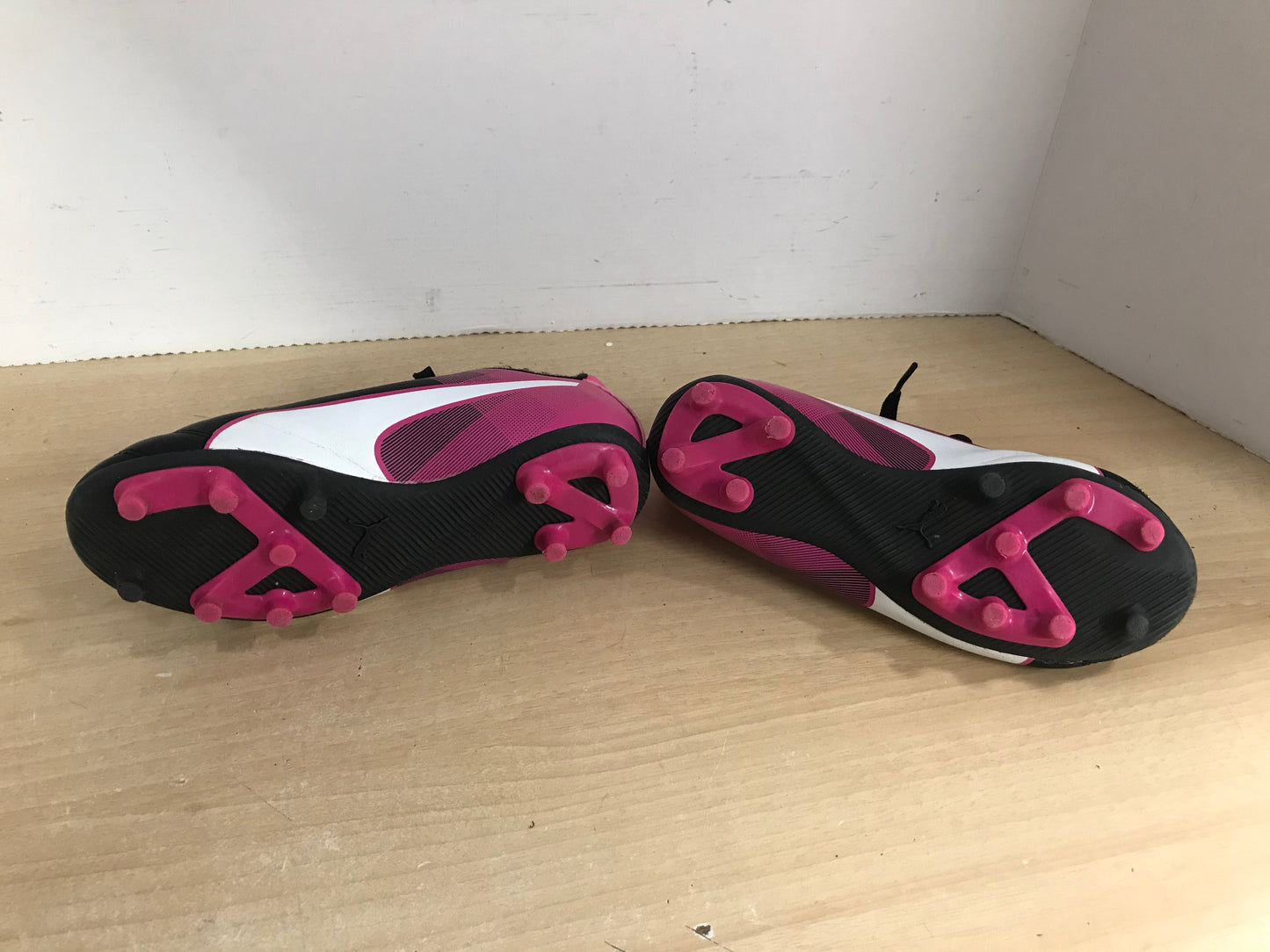 Soccer Shoes Cleats Child Size 1.5 Puma Pink White Black Excellent