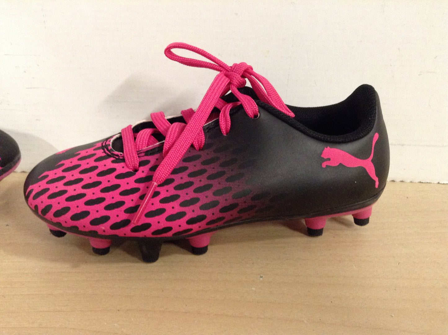 Soccer Shoes Cleats Child Size 10 Toddler Puma Fushia and Black New Demo Model