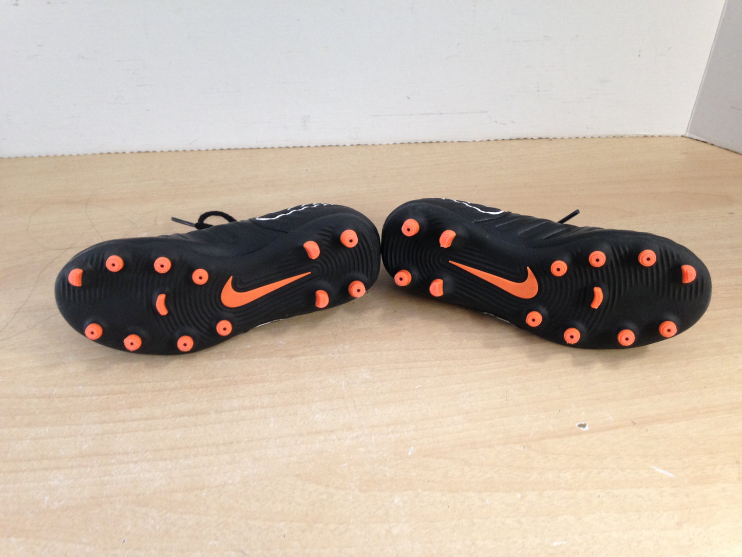 Soccer Shoes Cleats Child Size 11 Nike Tiempo Black Orange Excellent