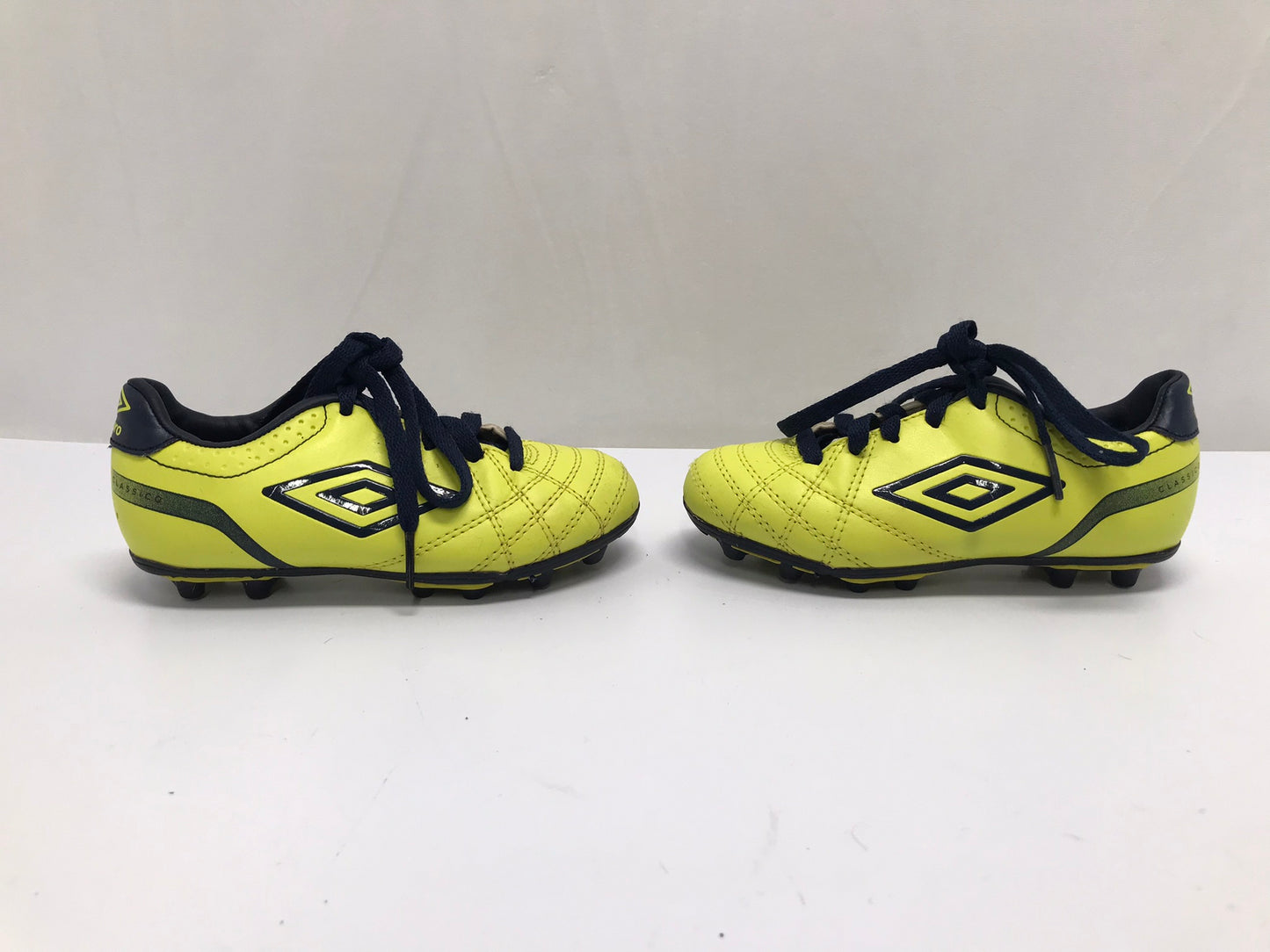 Soccer Shoes Cleats Child Size 11 Umbro Lime and Marine Blue Excellent