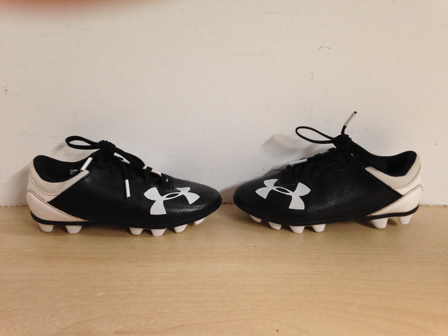 Soccer Shoes Cleats Child Size 11 Under Armor Black White