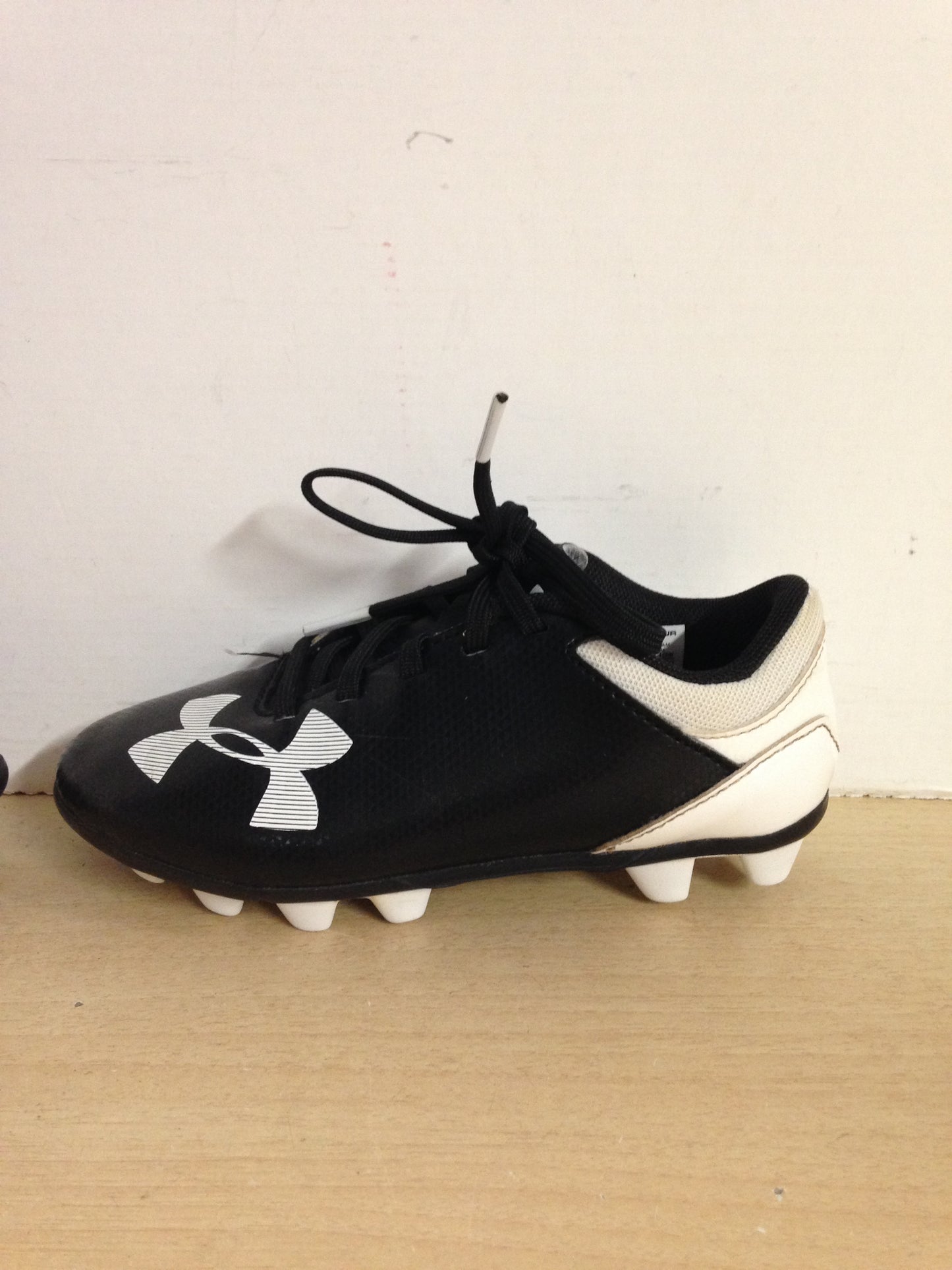 Soccer Shoes Cleats Child Size 11 Under Armor Black White
