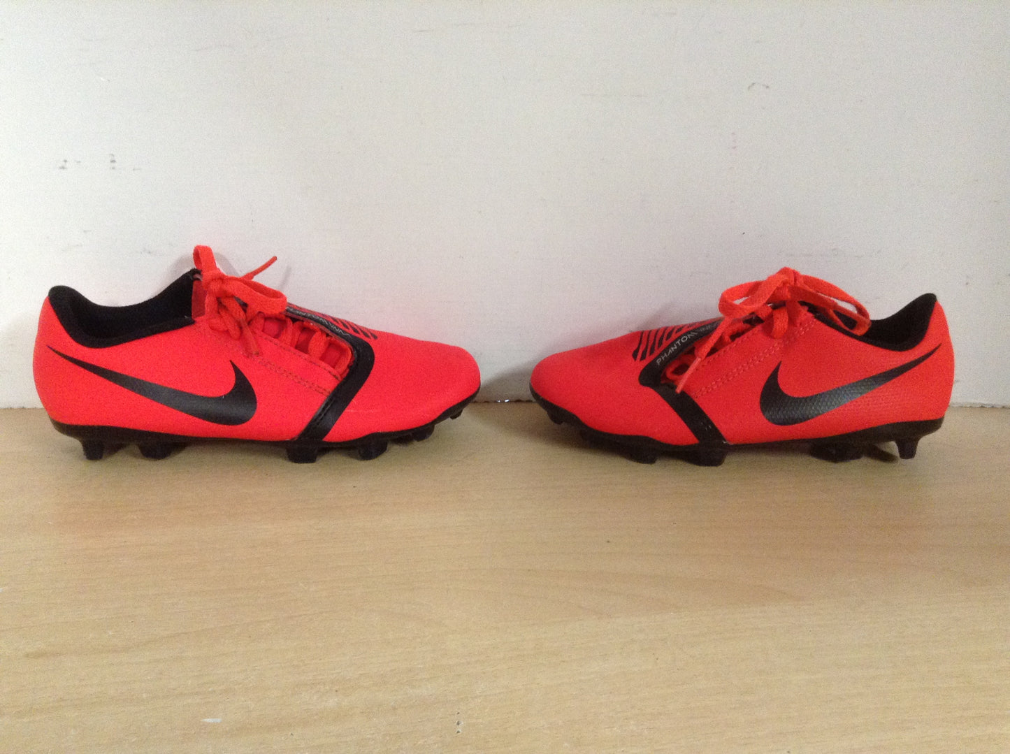 Soccer Shoes Cleats Child Size 13 Nike Phantom Red Black New Demo Model