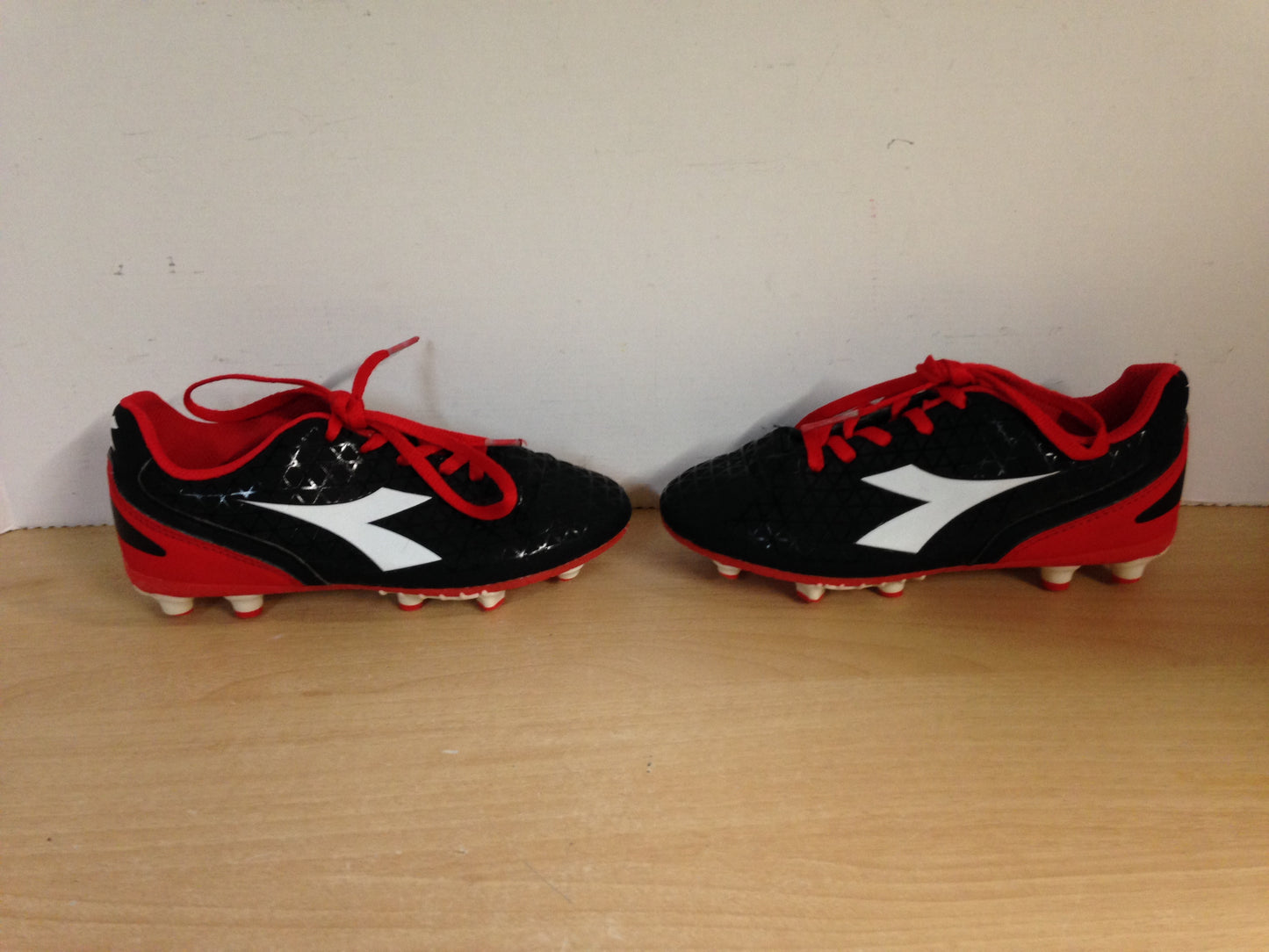 Soccer Shoes Cleats Child Size 1 Didadora Black White Red Excellent