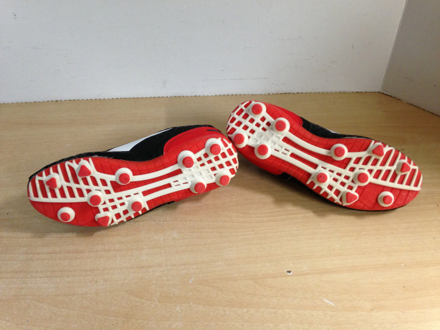 Soccer Shoes Cleats Child Size 1 Didadora Black White Red Excellent