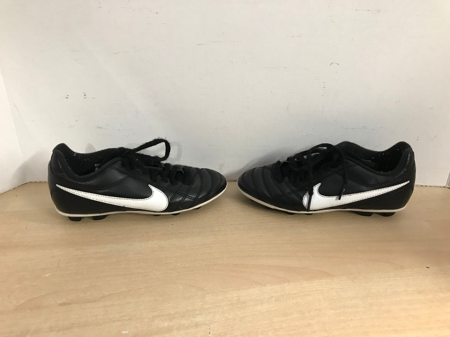Soccer Shoes Cleats Child Size 1 Nike Black White