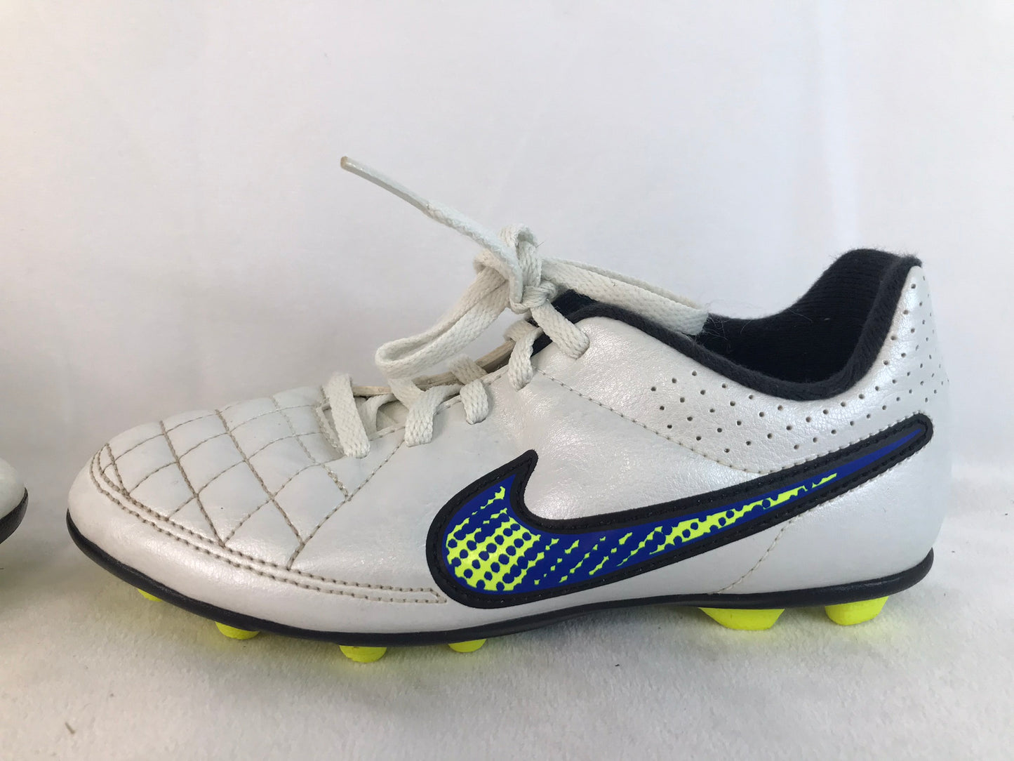 Soccer Shoes Cleats Child Size 1 Nike Tiempo White Blue Excellent