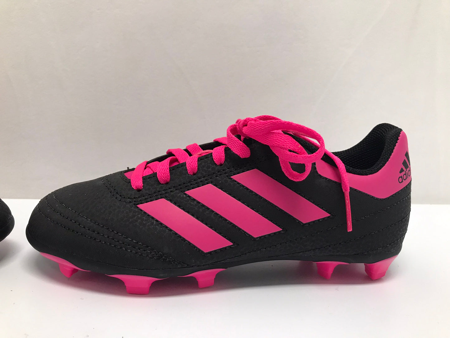 Soccer Shoes Cleats Child Size 2.5 Adidas Fushia Black New With Tags