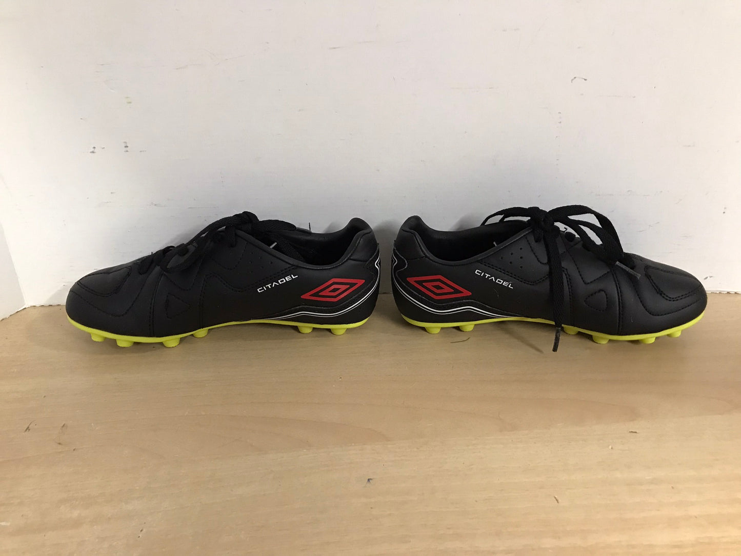 Soccer Shoes Cleats Child Size 2 Umbro Black Red Lime Excellent