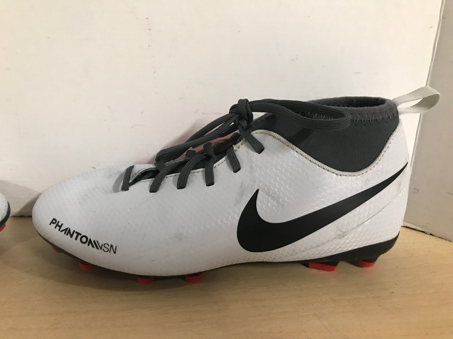 Soccer Shoes Cleats Child Size 4.5 Nike Phantom NS Slipper Foot White Red Grey Black Excellent
