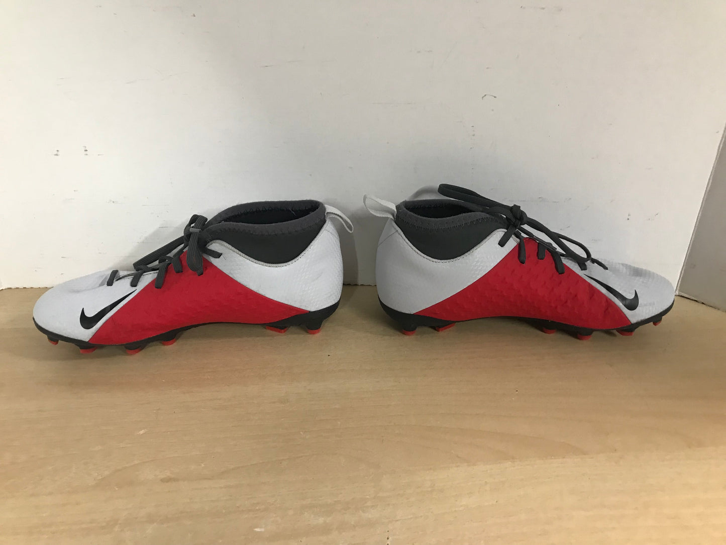 Soccer Shoes Cleats Child Size 4.5 Nike Phantom NS Slipper Foot White Red Grey Black Excellent