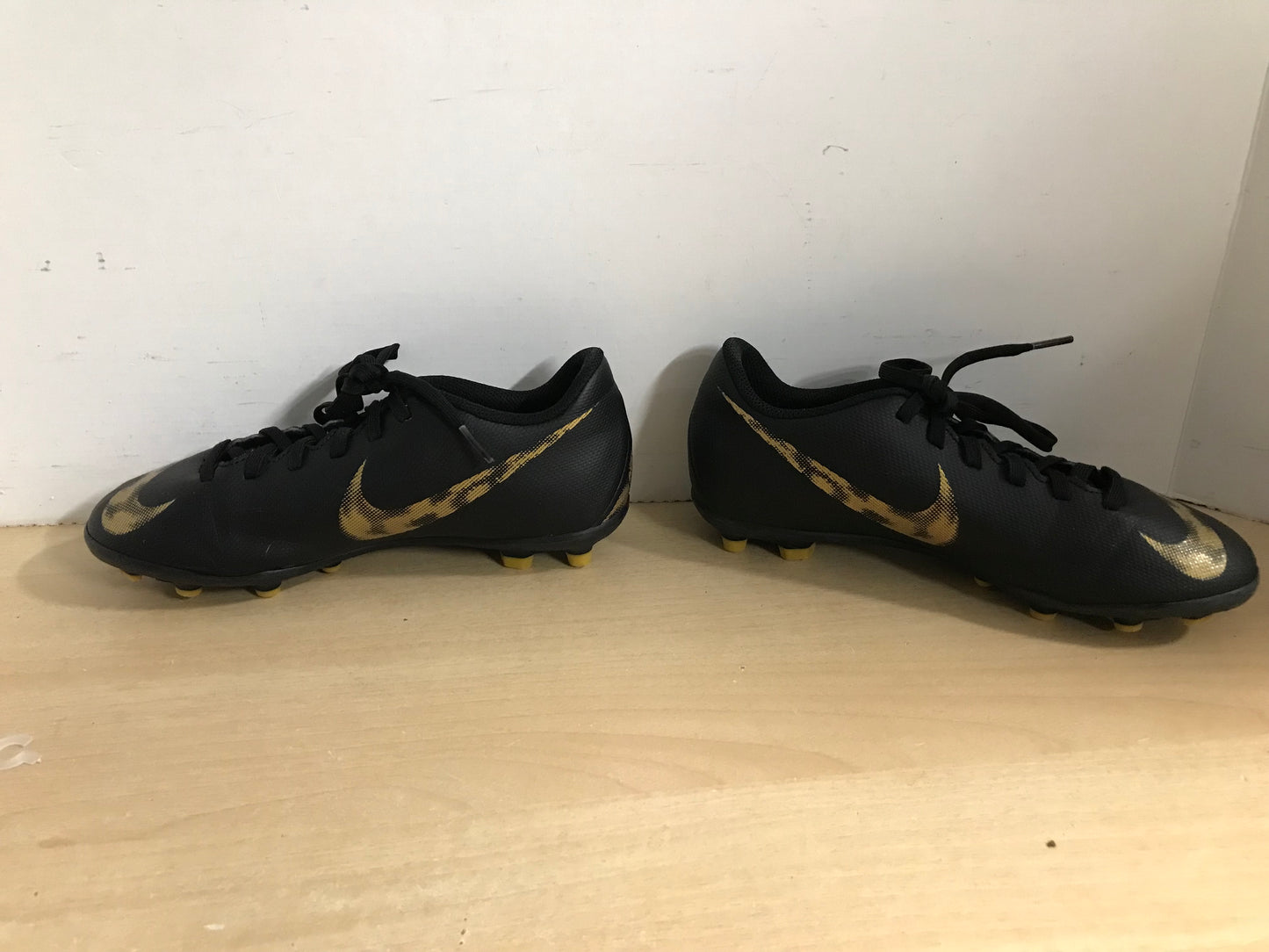 Soccer Shoes Cleats Child Size 4 Nike Mercurial Black Gold New Demo Model