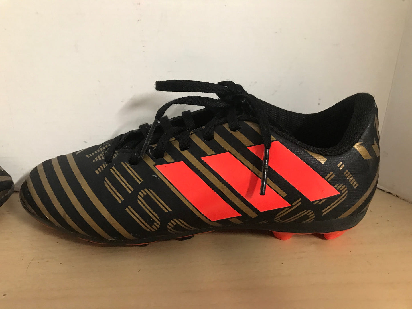Soccer Shoes Cleats Child Size 4 Nike Messi Nemesis Black Coral Gold Excellent