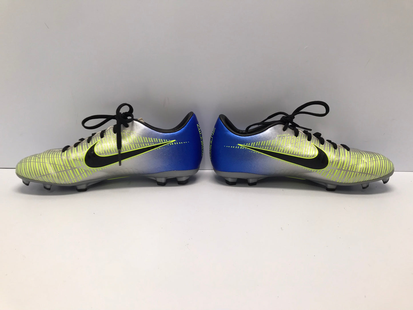 Soccer Shoes Cleats Child Size 4  Nike Neymar Mercurial  New Demo Model