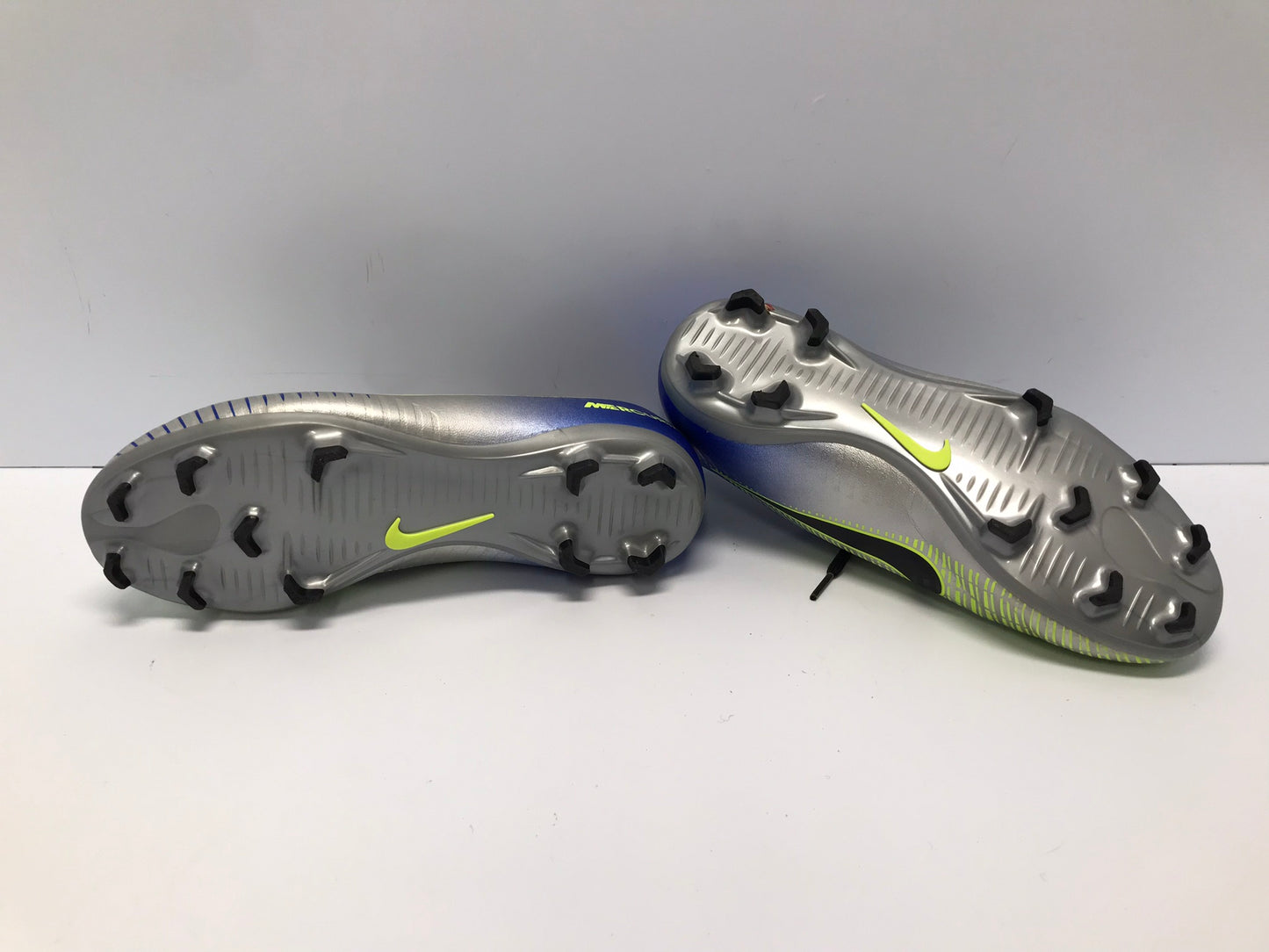 Soccer Shoes Cleats Child Size 4  Nike Neymar Mercurial  New Demo Model