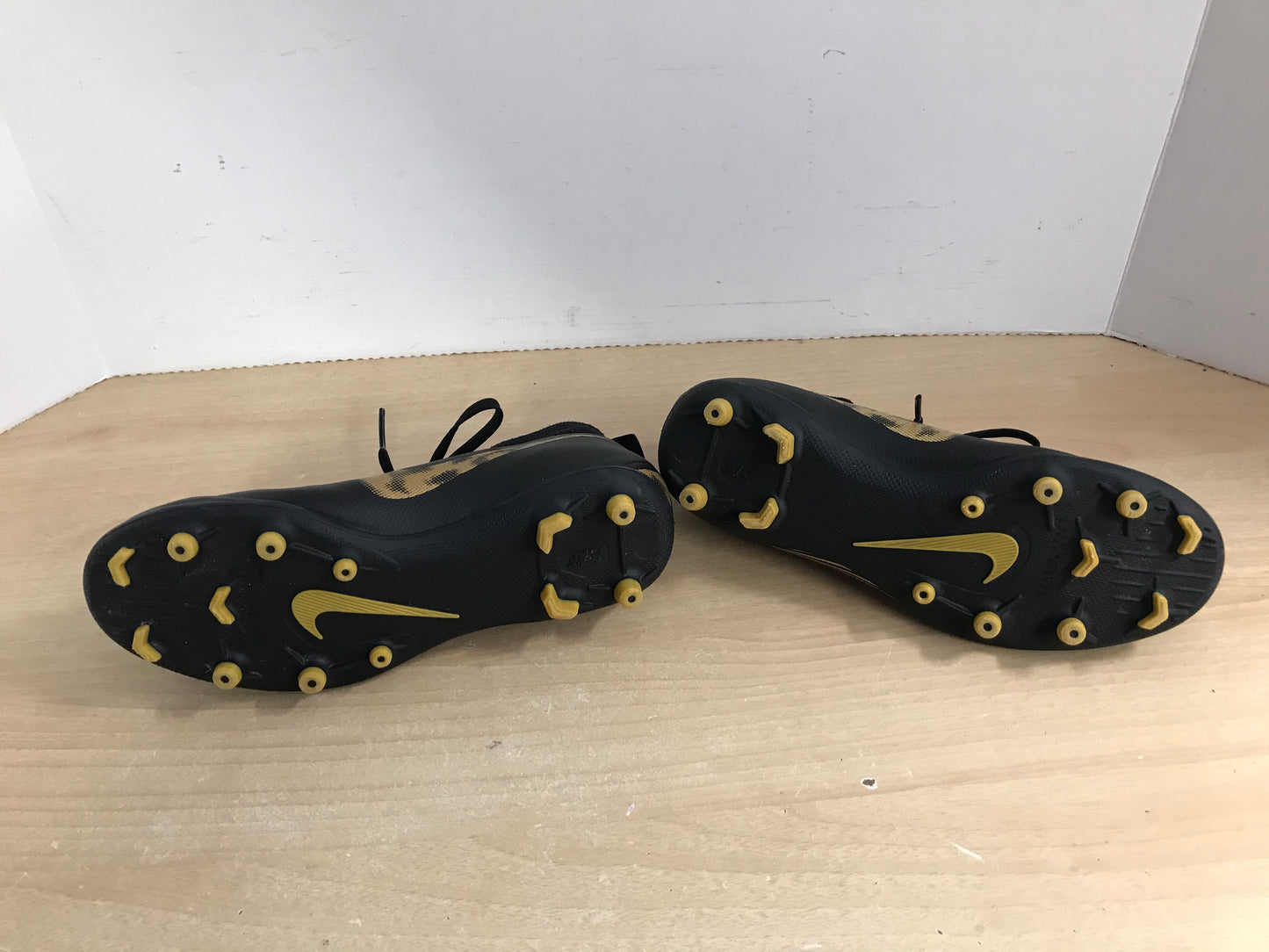 Soccer Shoes Cleats Child Size 5.5 Nike Mercurial  Black Bronze Slipper Foot Excellent