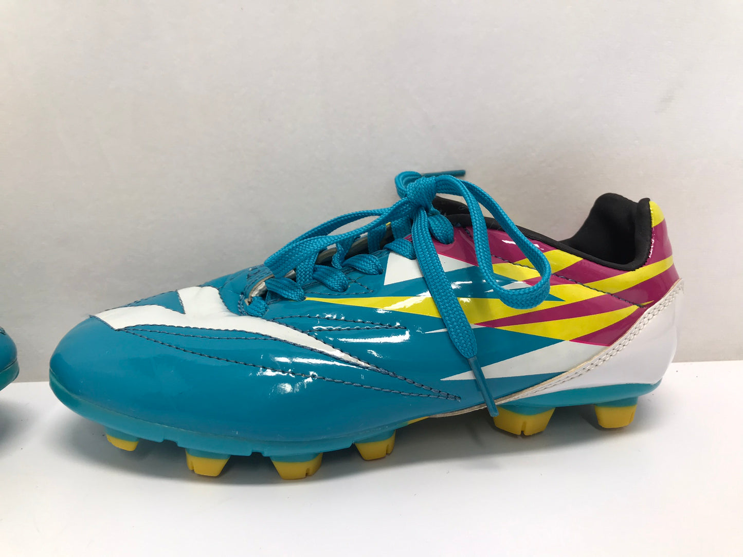 Soccer Shoes Cleats Child Size 5 Diadora Teal Yellow Fushia