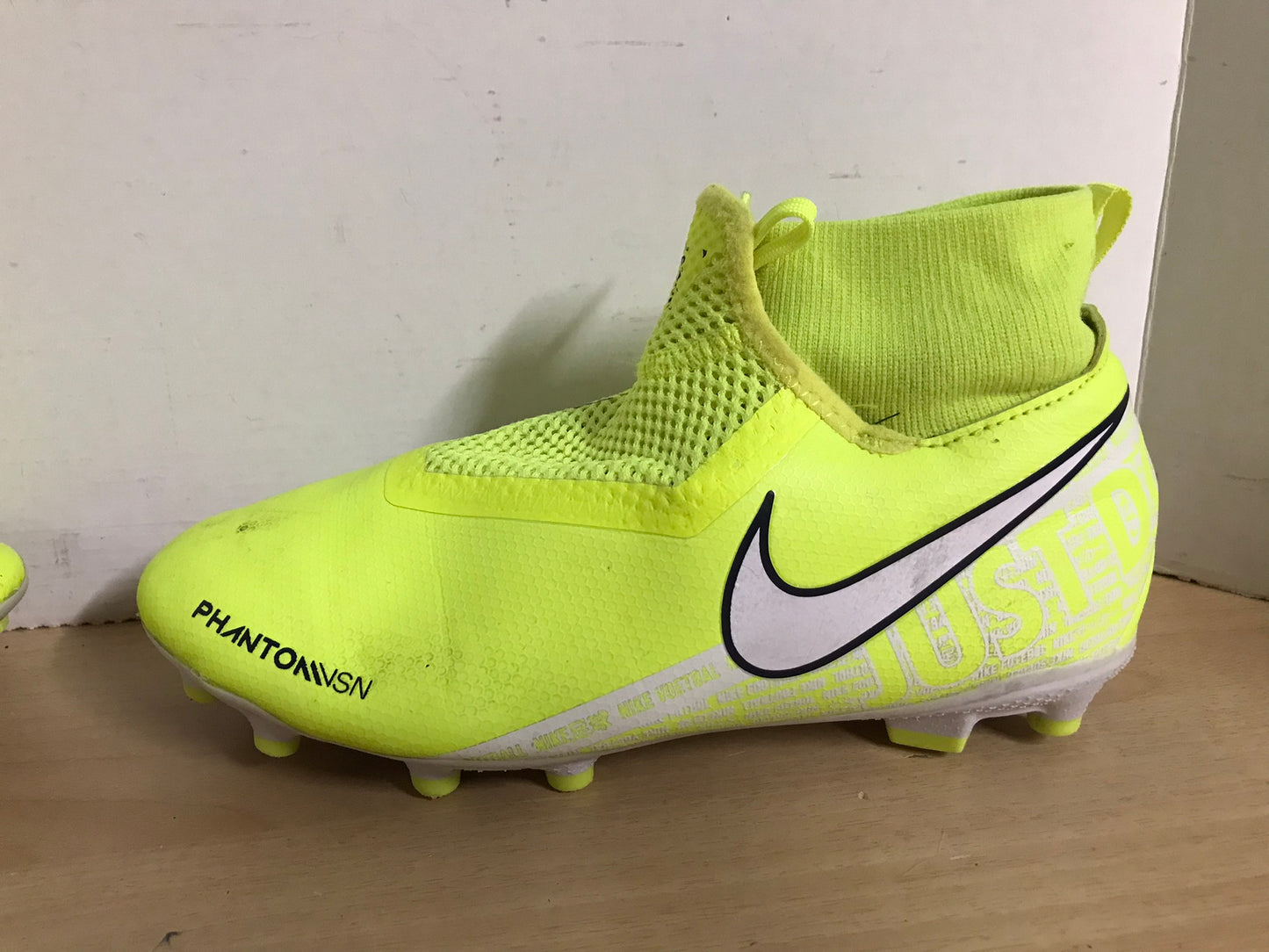 Soccer Shoes Cleats Child Size 5 Nike Ghost Phantom Lime Black Slipper Foot Few Marks Excellent Quality