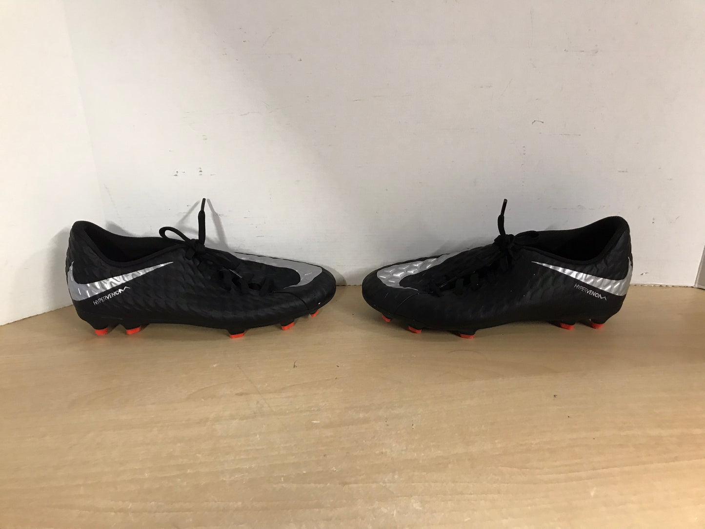 Soccer Shoes Cleats Child Size 5 Nike Hypervenom Black Excellent