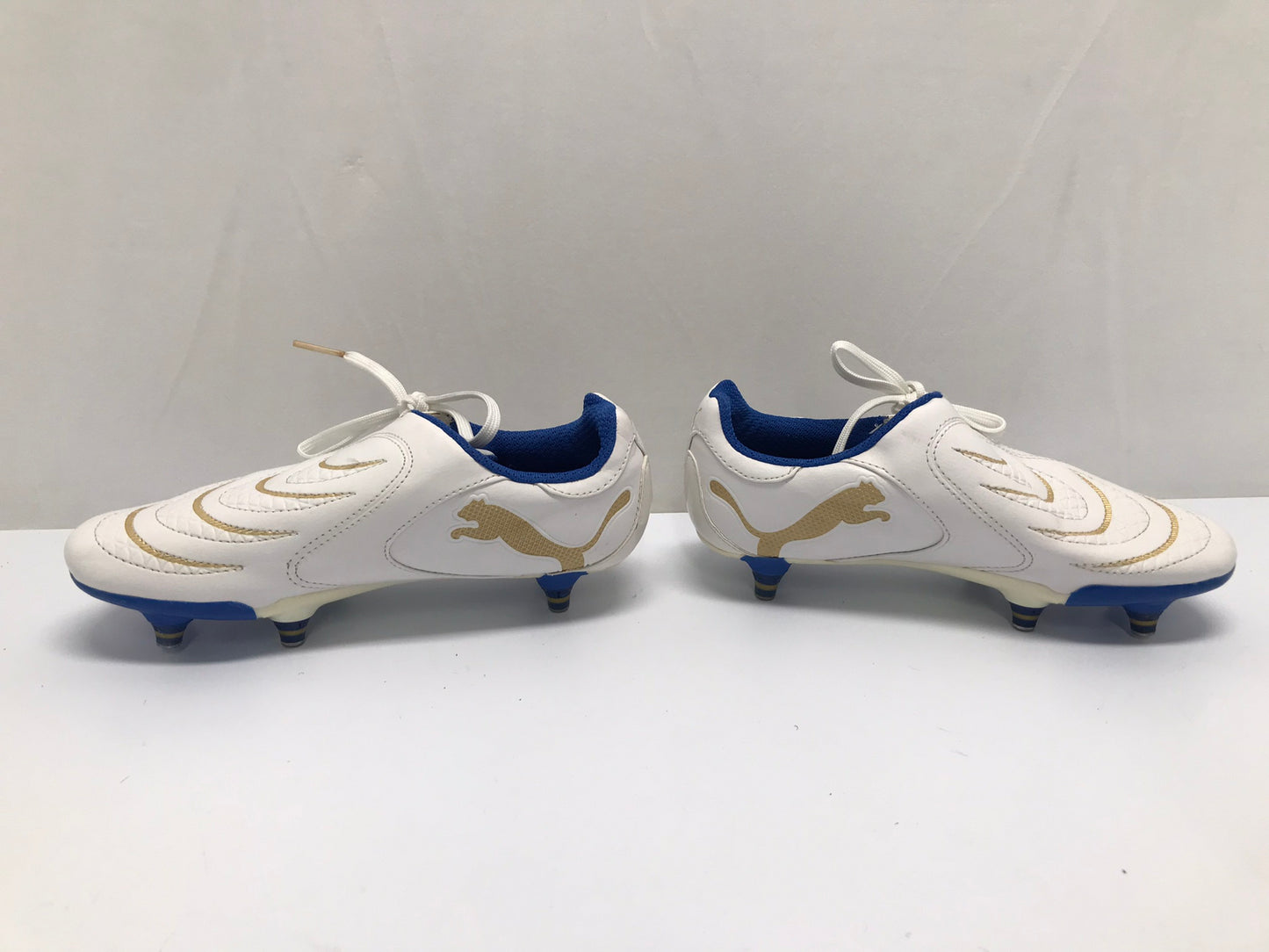 Soccer Shoes Cleats Child Size 5 Puma White Blue GoldMetal Tips As New
