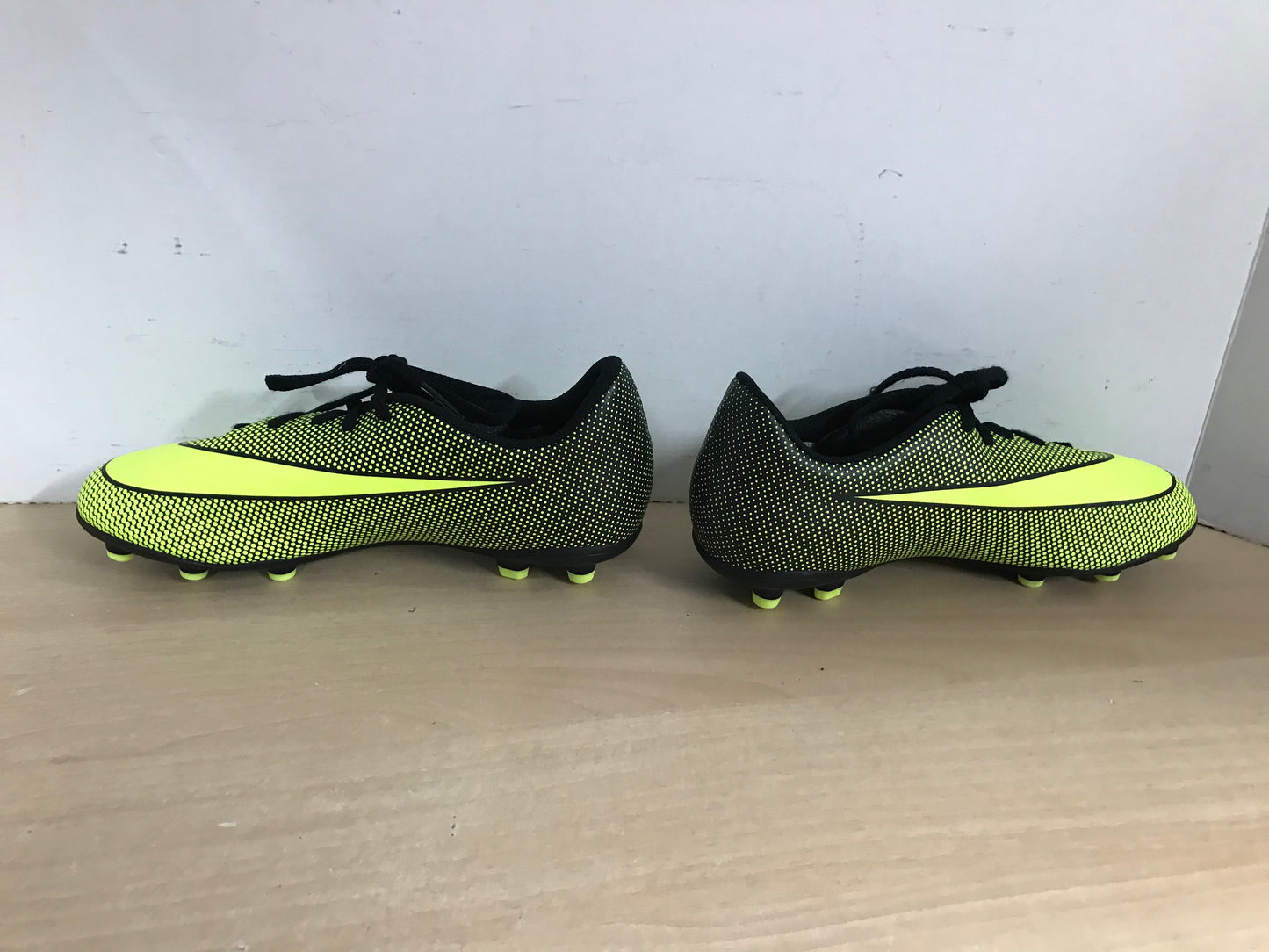 Soccer Shoes Cleats Child Size 6 Nike Lime Black New Demo Model