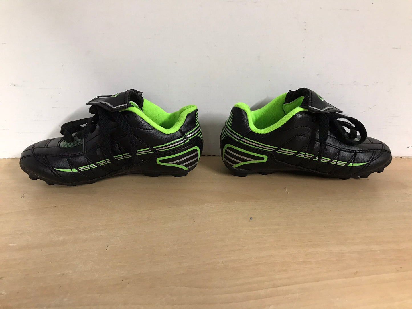 Soccer Shoes Cleats Child Size 9 Toddler Athletic Black Lime Excellent