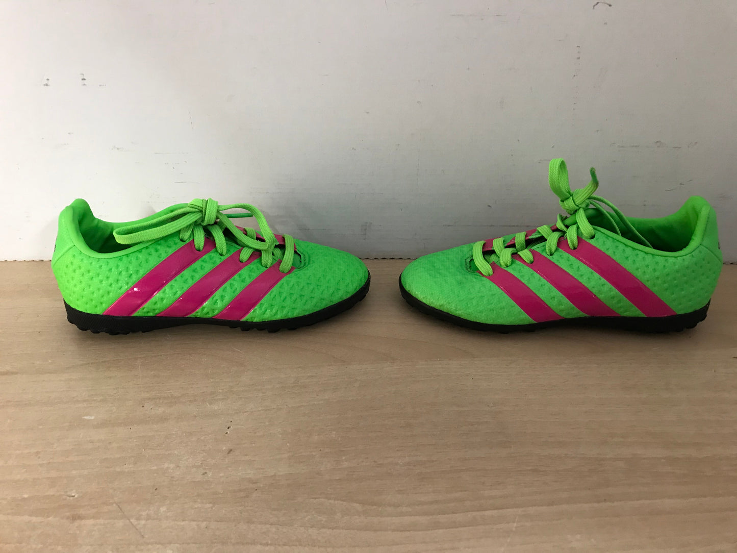 Soccer Shoes Cleats Indoor Child Size 10.5 Adidas Lime Pink As New Excellent