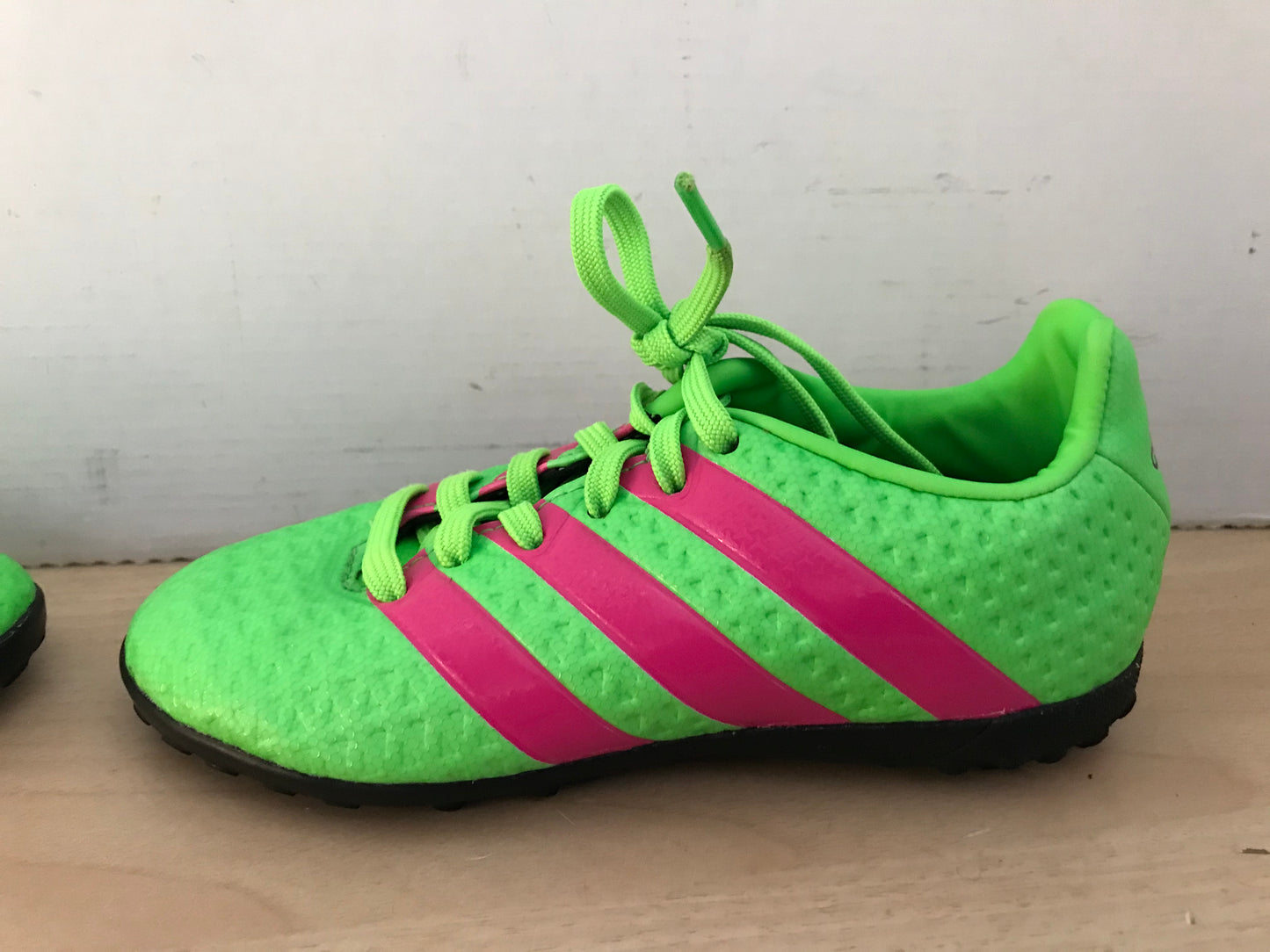 Soccer Shoes Cleats Indoor Child Size 10.5 Adidas Lime Pink As New Excellent