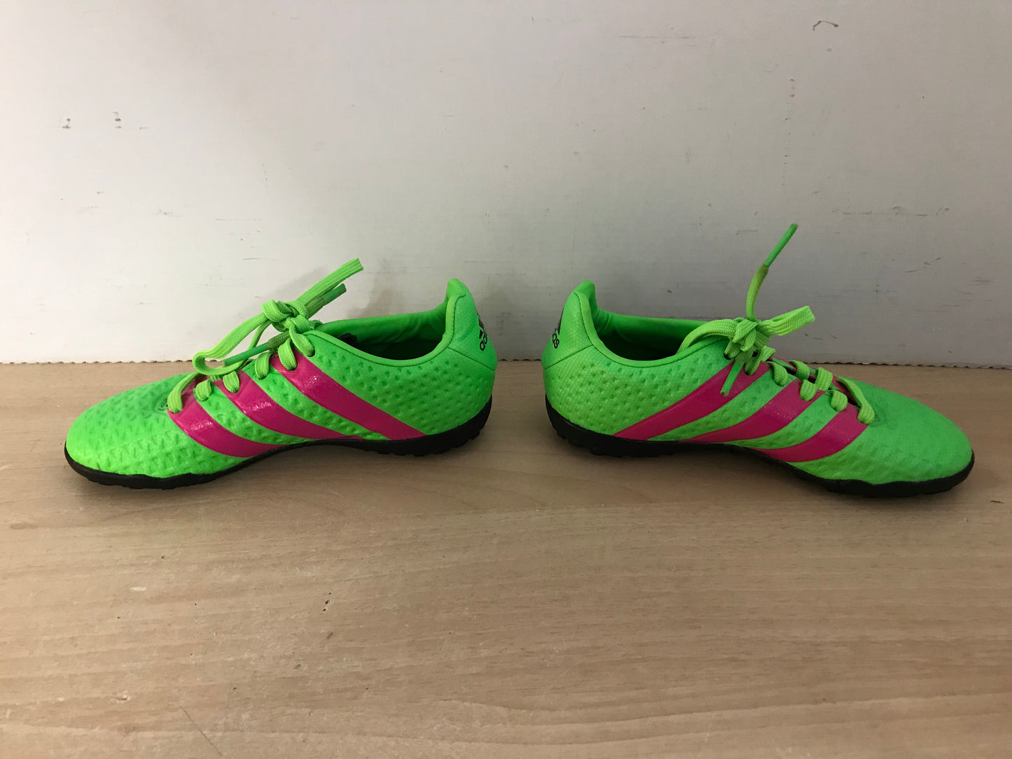 Soccer Shoes Cleats Indoor Child Size 10.5 Adidas Lime Pink As New Excellent