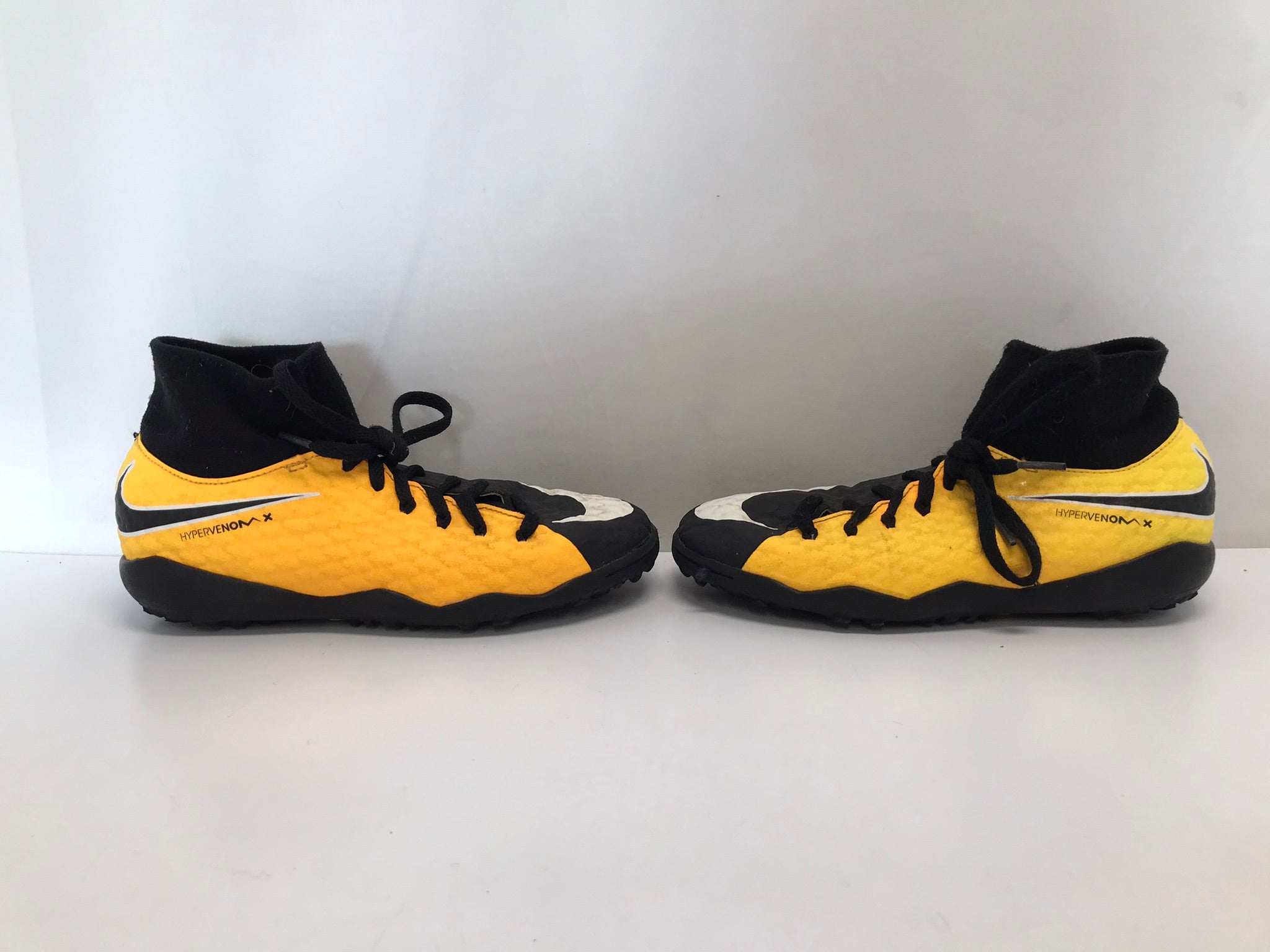 Nike hypervenom size 4 store