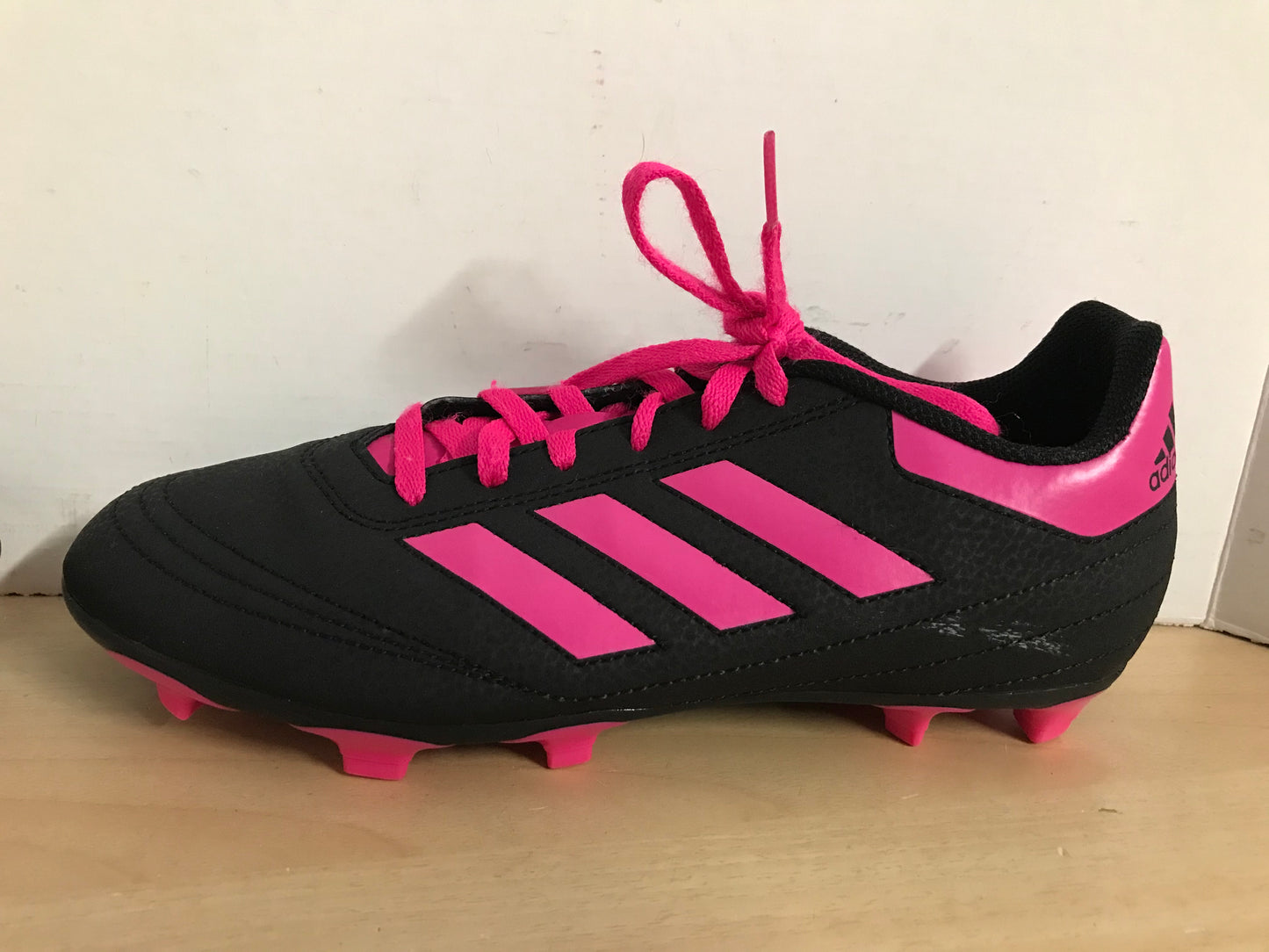 Soccer Shoes Cleats Ladies Size 6 Adidas Fushia Black New Demo Model