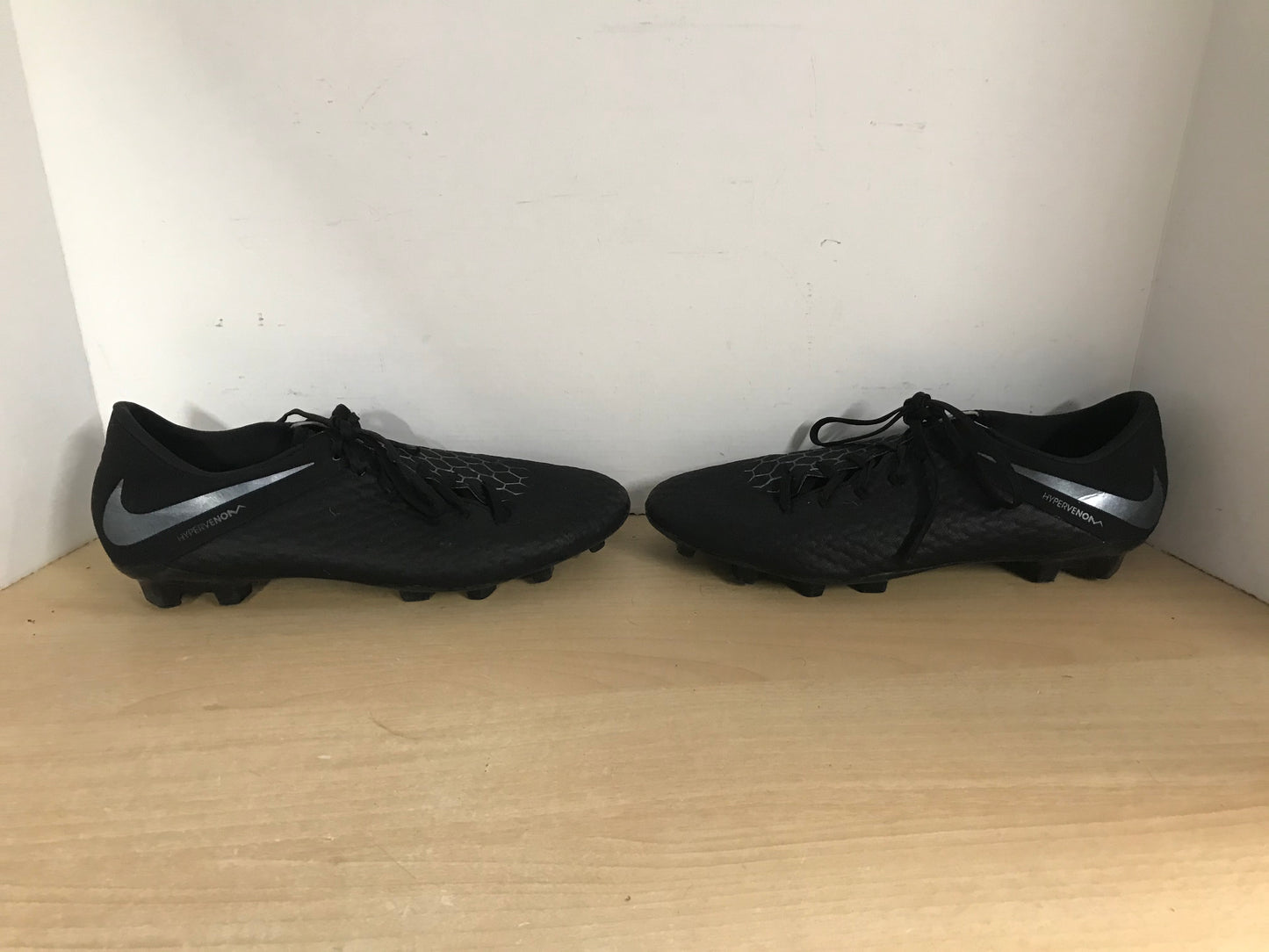Soccer Shoes Cleats Men's Size 10.5 Nike Skins Black Excellent As New