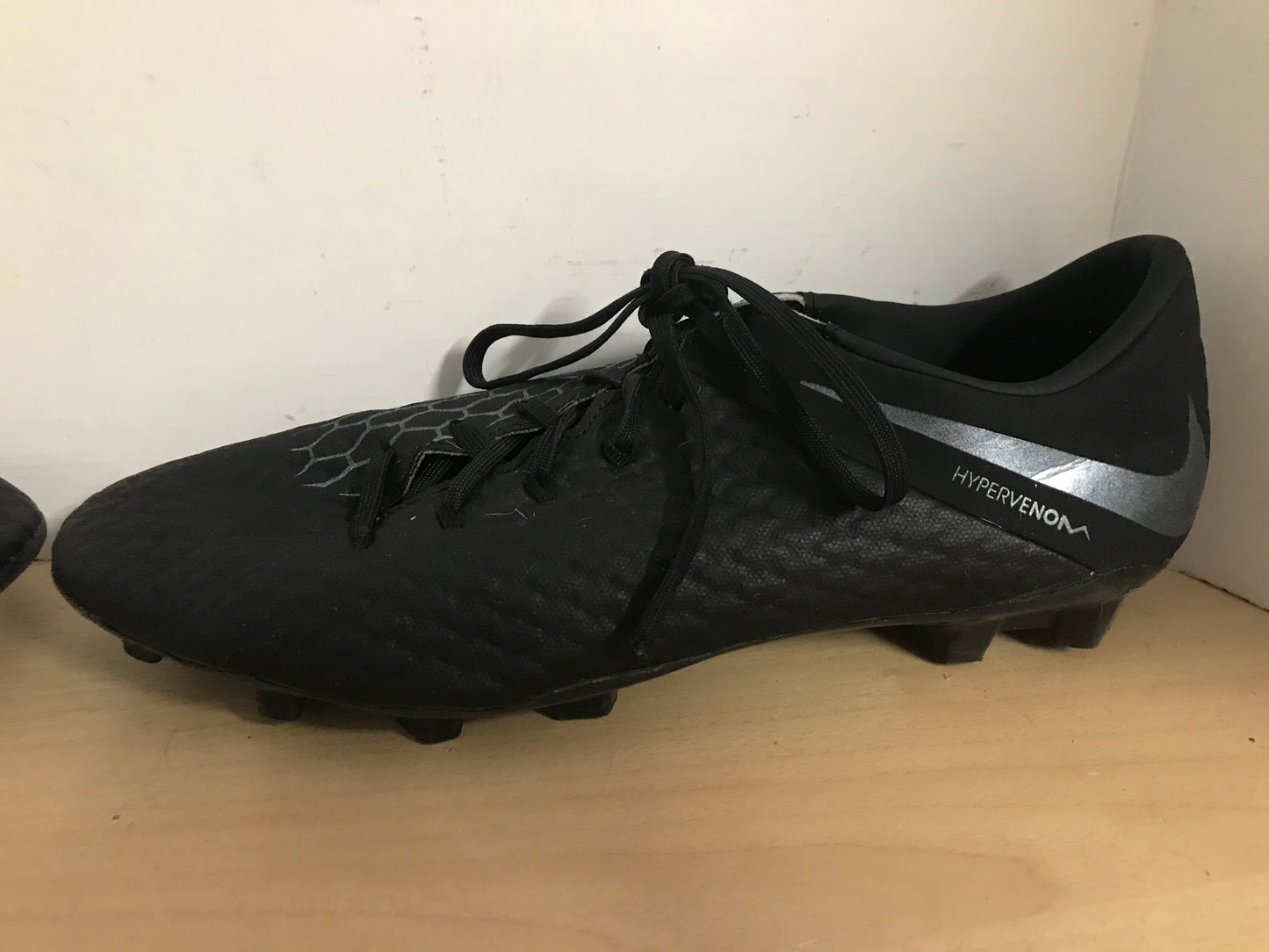 Soccer Shoes Cleats Men's Size 10.5 Nike Skins Black Excellent As New