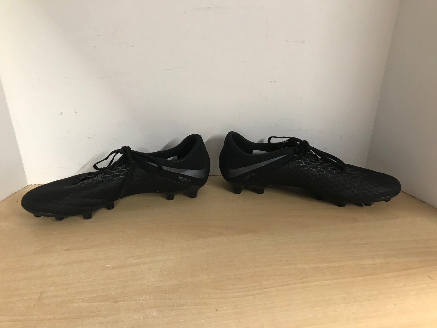 Soccer Shoes Cleats Men's Size 10.5 Nike Skins Black Excellent As New
