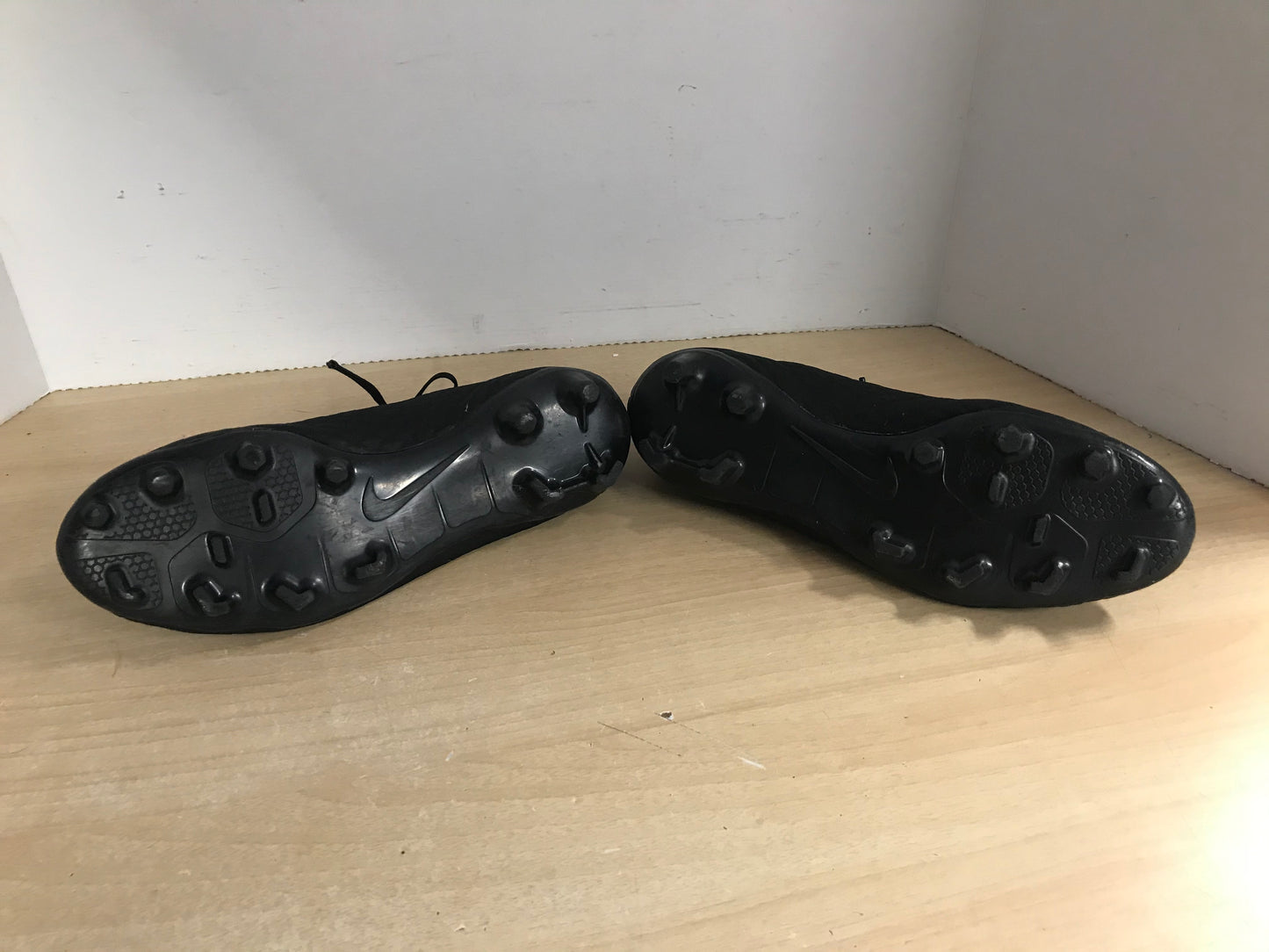 Soccer Shoes Cleats Men's Size 10.5 Nike Skins Black Excellent As New