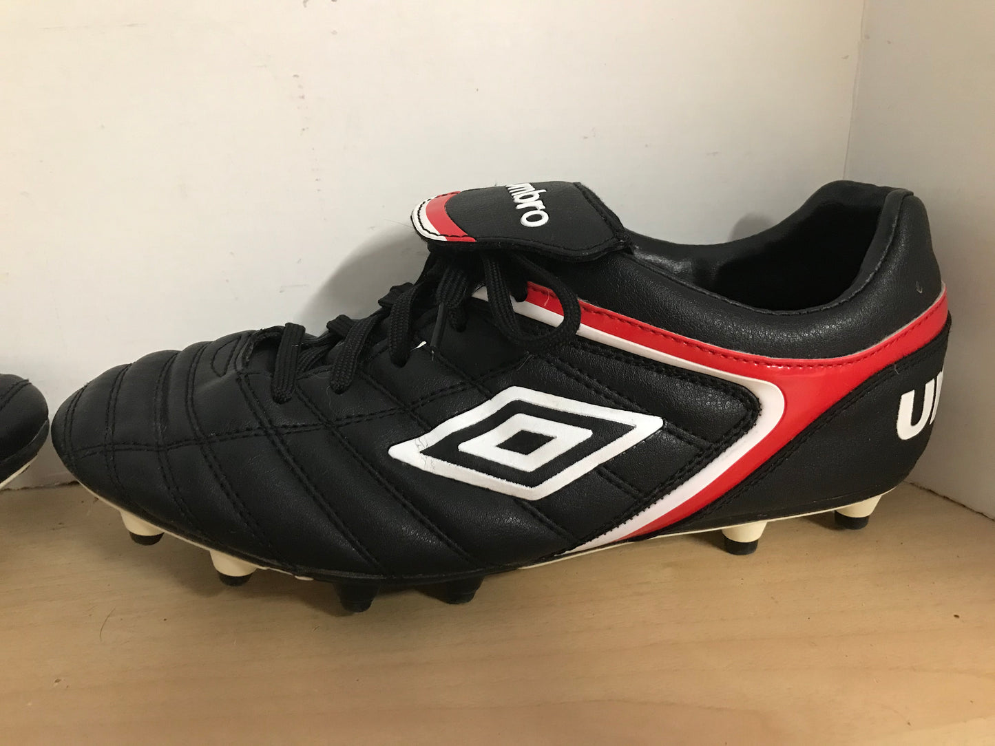 Soccer Shoes Cleats Men's Size 10 Umbro Red White Black Excellent As New