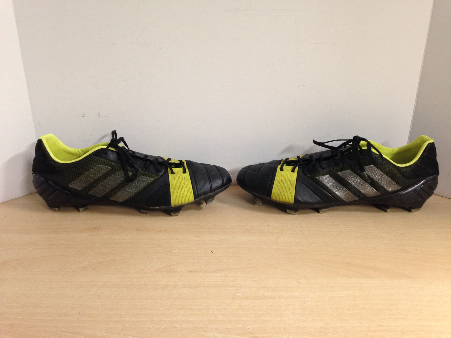 Soccer Shoes Cleats Men's Size 11.5 Adidas Nitrocharge Black and Lime