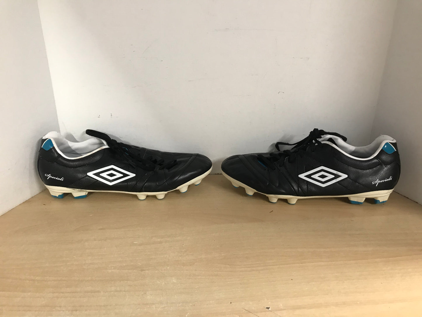 Soccer Shoes Cleats Men's Size 13 Umbro Special Black White Blue Leather As New