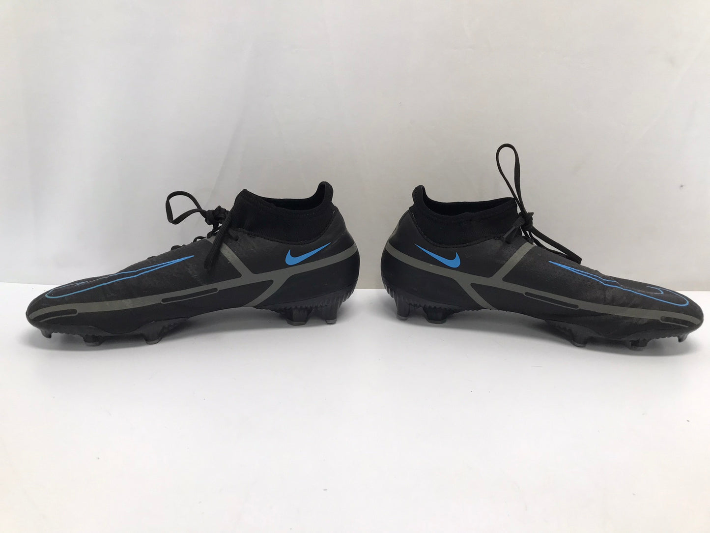 Soccer Shoes Cleats Men's Size 7.5 Nike Phantom Black Blue With Slipper Foot Excellent