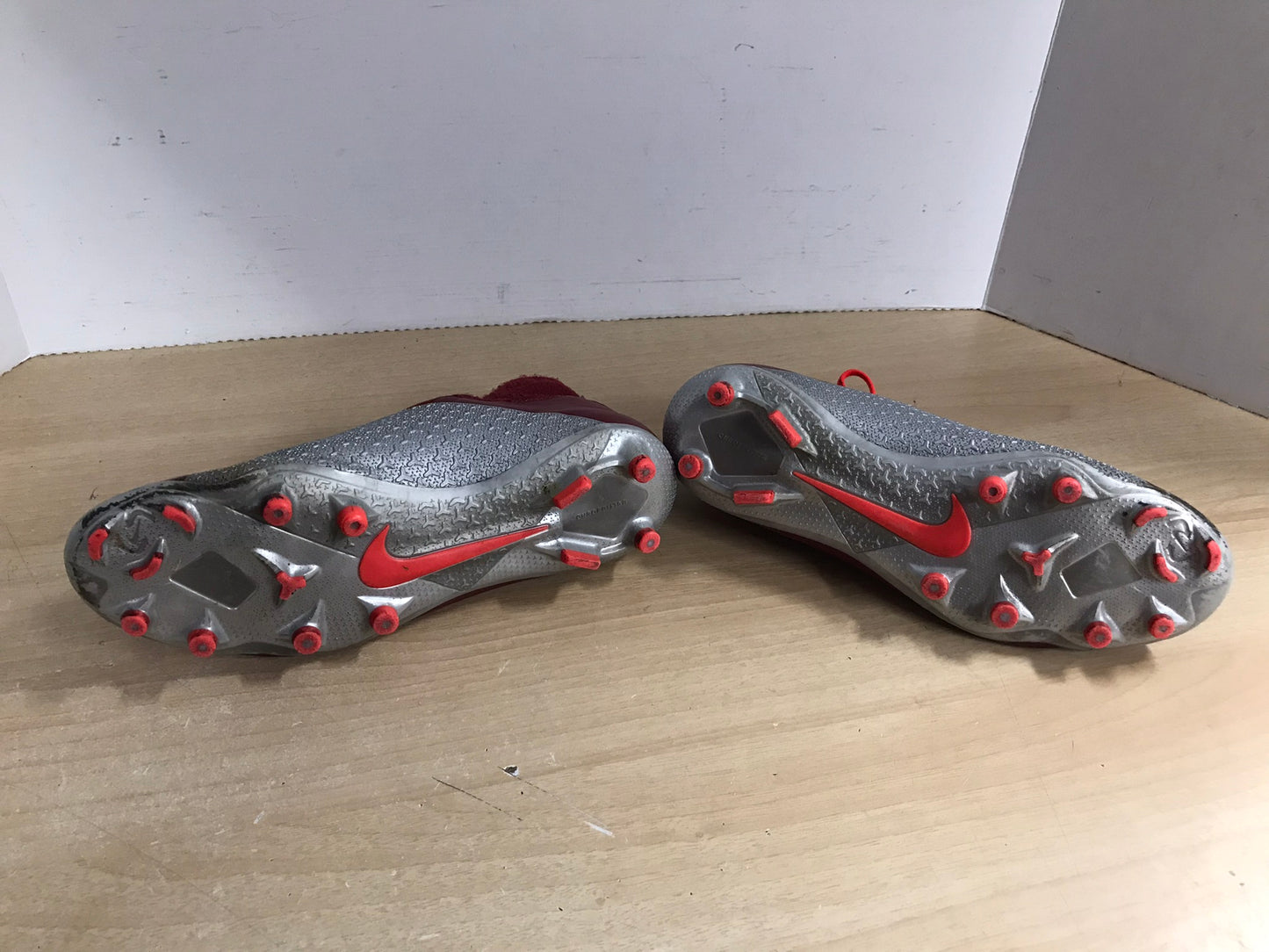 Soccer Shoes Cleats Men's Size 7 Nike Phantom Ghost Red Grey Orange Slipper Foot Minor Wear