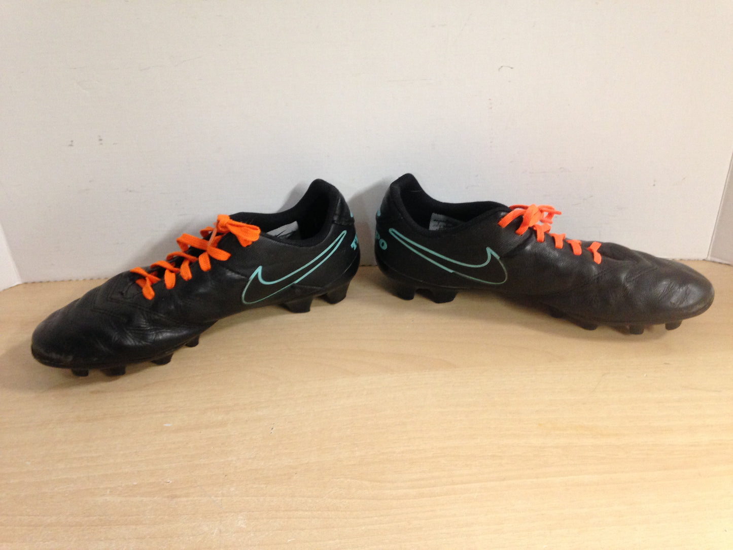 Soccer Shoes Cleats Men's Size 7 Nike Tiempo Black Orange Teal