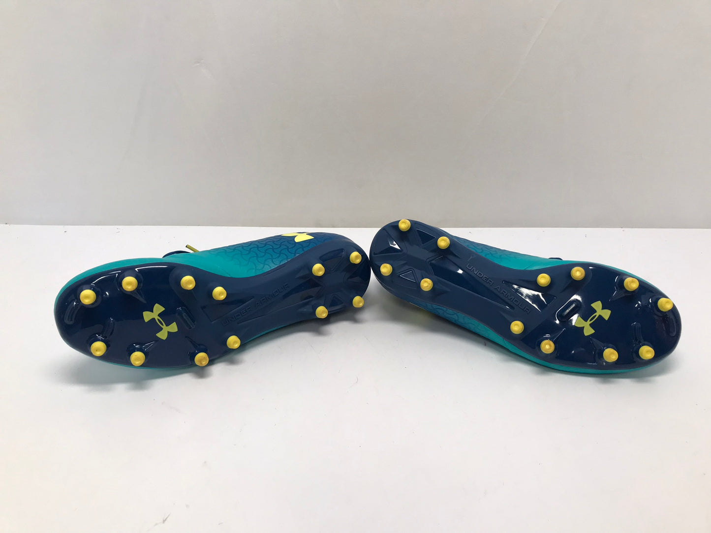 Soccer Shoes Cleats Men's Size 7 Under Armour Magnetico Teal Liime As New