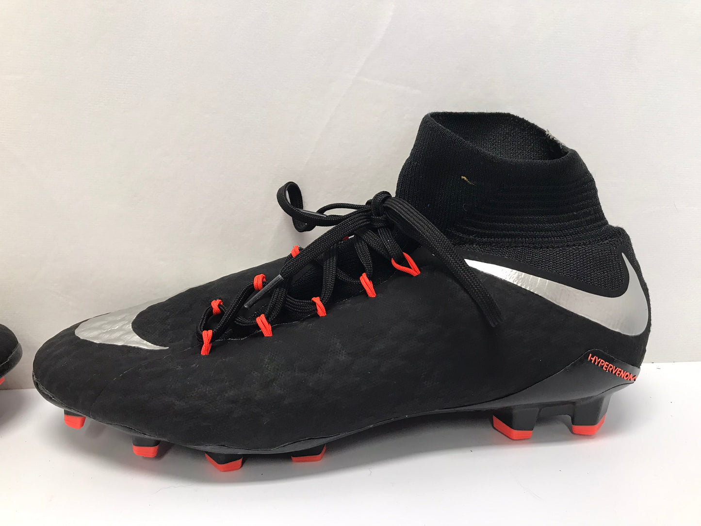 Soccer Shoes Cleats Men's Size 8.5 Nike Skins Slipper Foot Black Silver Orange As New