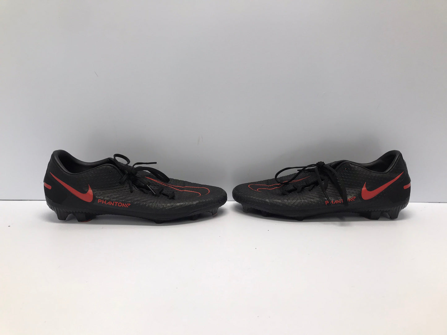 Soccer Shoes Cleats Men's Size 8 Nike Phantom Black Red Minor Wear