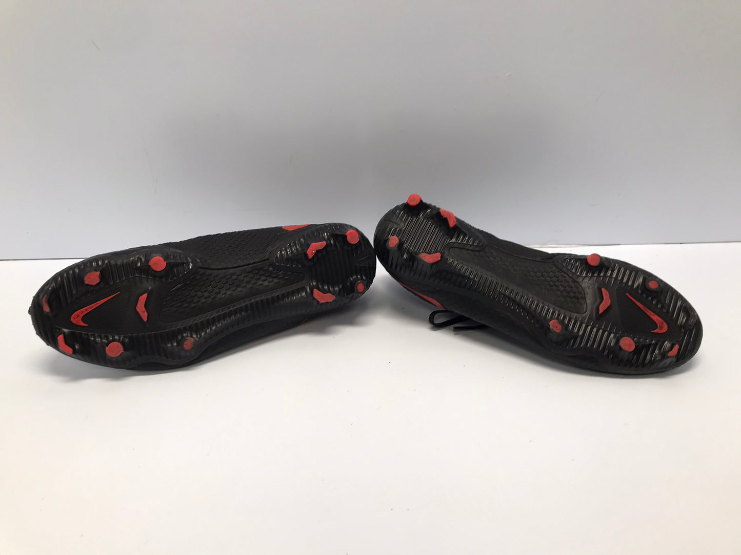 Soccer Shoes Cleats Men's Size 8 Nike Phantom Black Red Minor Wear
