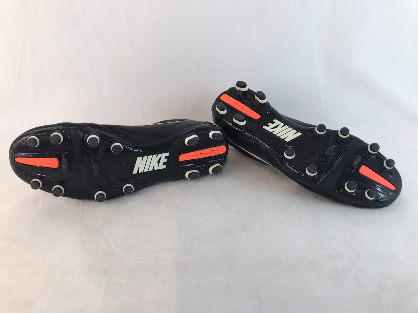 Soccer Shoes Cleats Men's Size 8 Nike Tiempo Black White Orange Excellent
